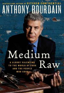      Medium Raw: A Bloody Valentine to the World of Food and the People Who Cook